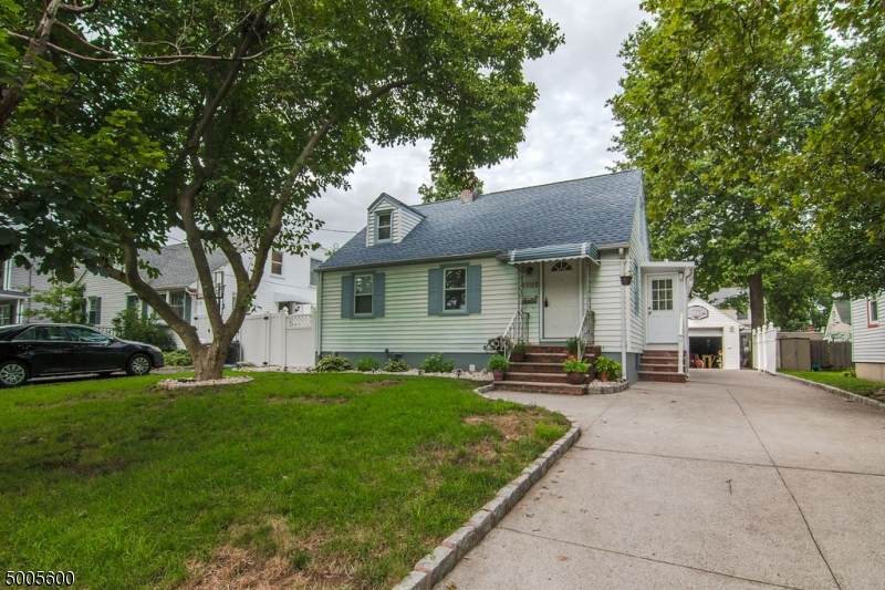 1105 Mayfair Dr - Photo 1