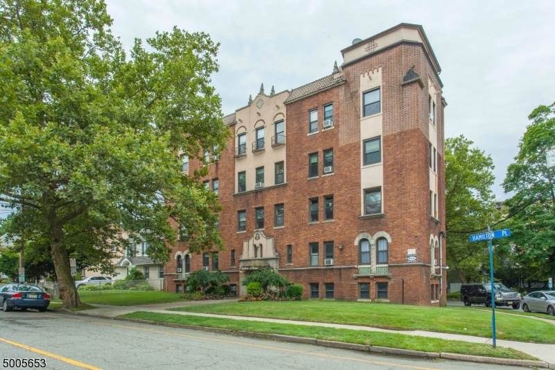 303 Hamilton Pl - Photo 1