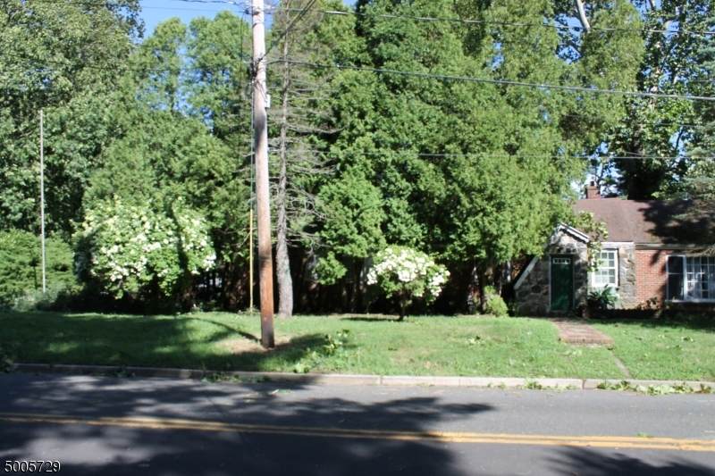 257 Matawan Ave - Photo 1