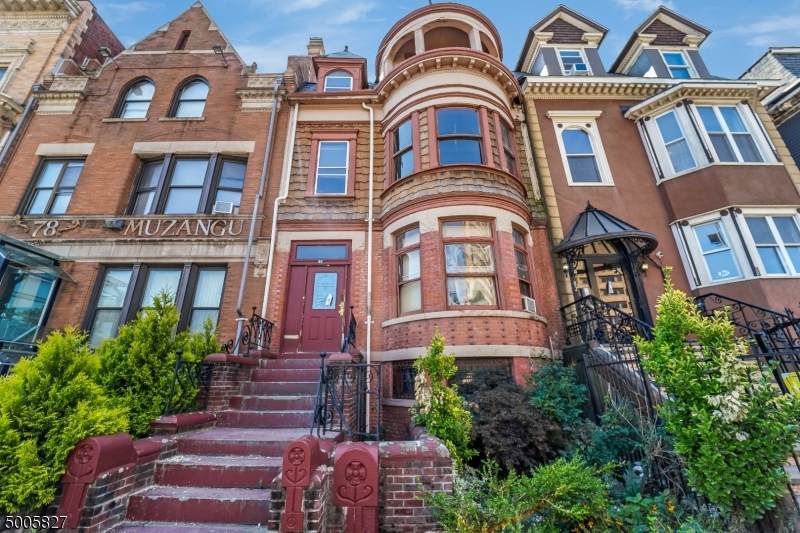 80 Clinton Ave - Photo 1