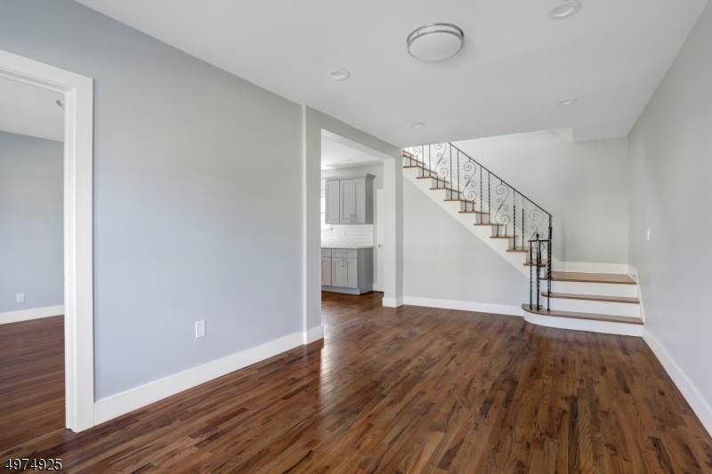 616 Stuyvesant Ave - Photo 1