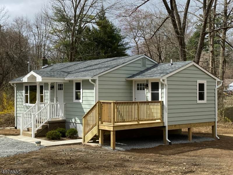 1 Hampton Dr - Photo 1