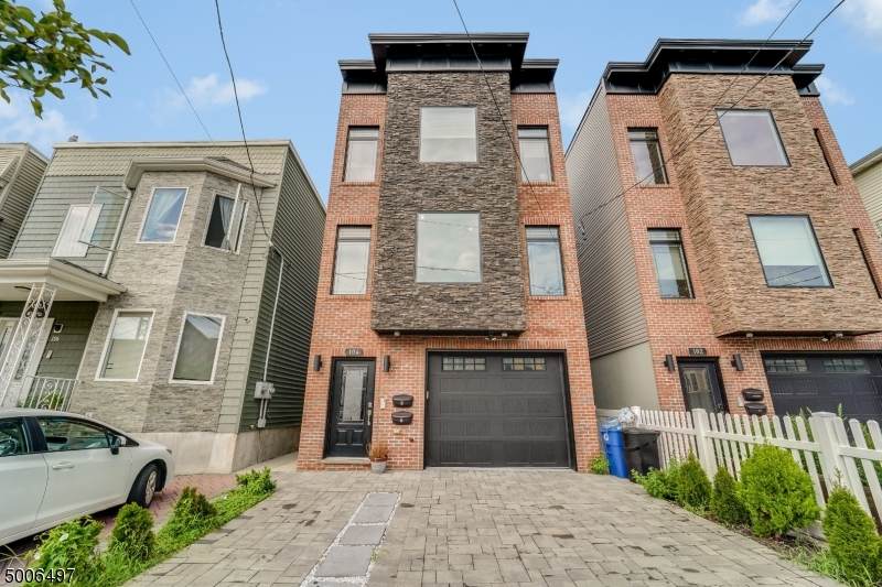 104 Poplar St - Photo 1