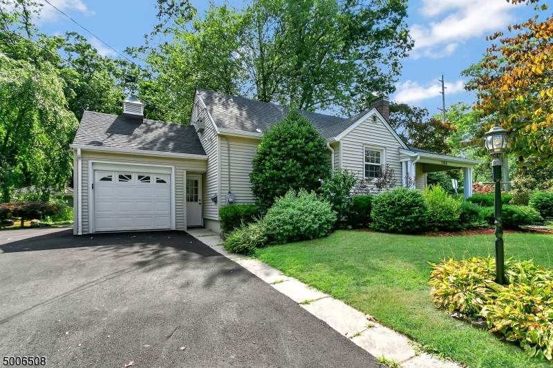 765 S Maple Ave - Photo 1