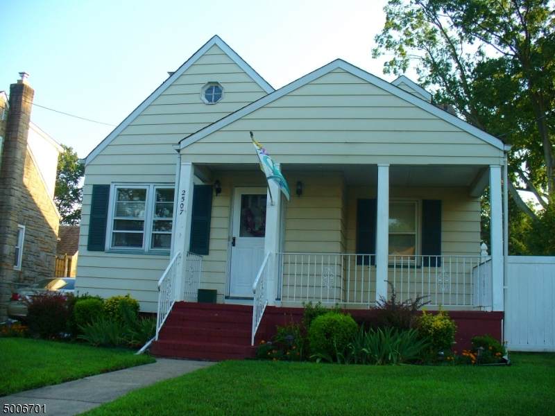 2507 Summit Ter - Photo 1
