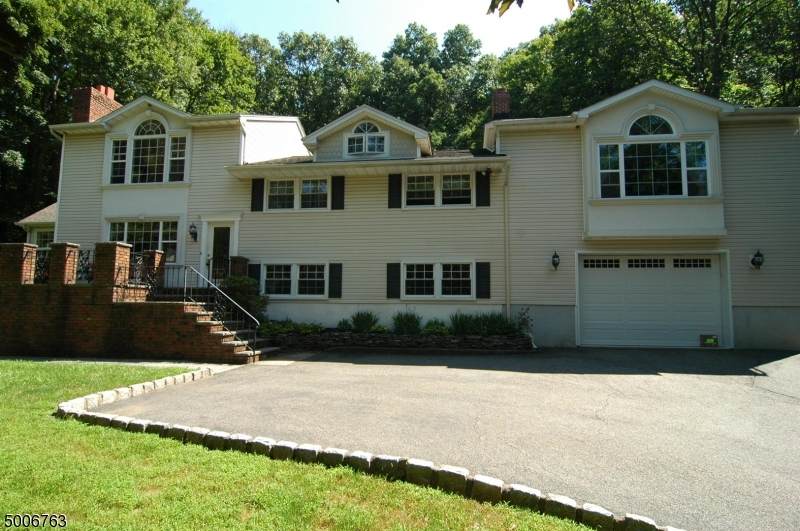 132 Park Ave - Photo 1
