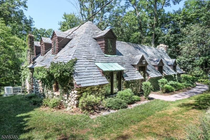 413 Warrenville Rd - Photo 1
