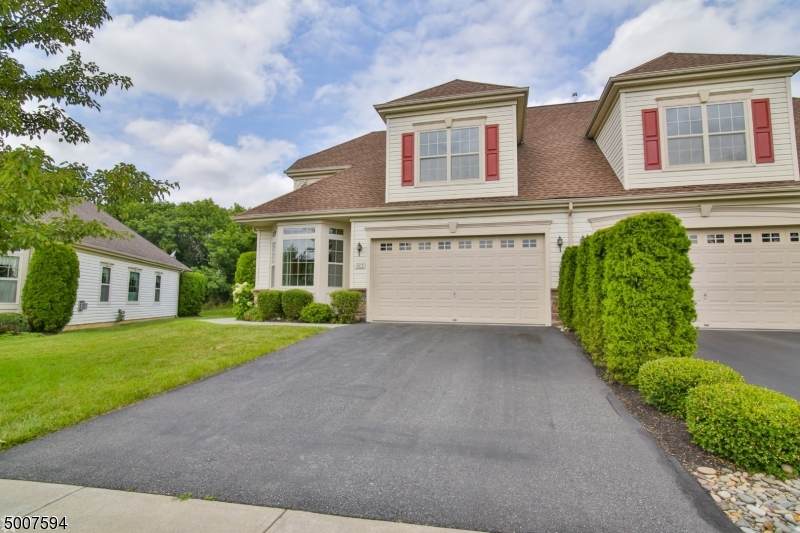 535 Edward St - Photo 1