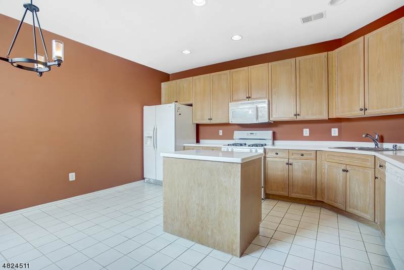 513 Regal Blvd - Photo 1
