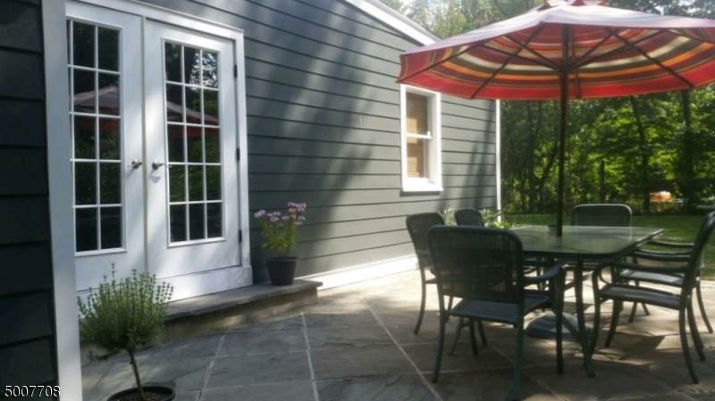 33 Meadowview Rd - Photo 1