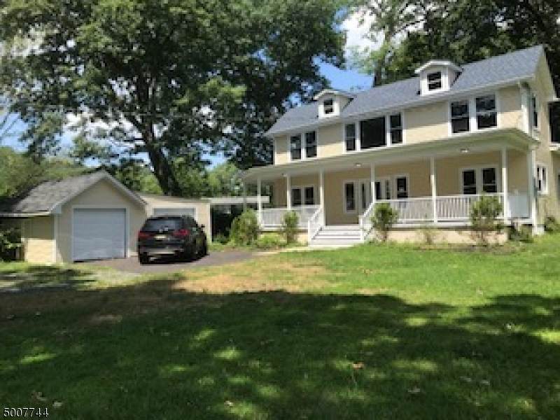 208 Maple Ave - Photo 1