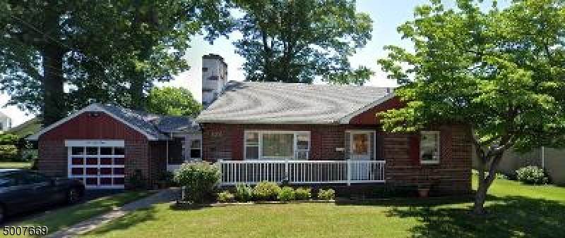 138 Washington Pl - Photo 1