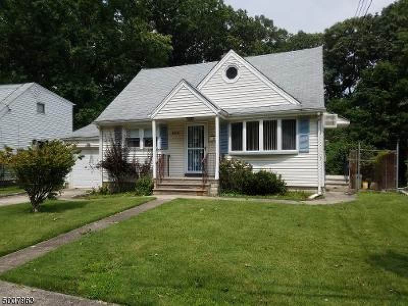 696 Pinewood Rd - Photo 1