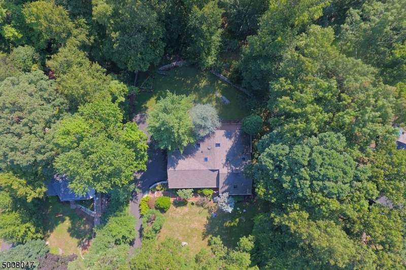 110 Grove St - Photo 1