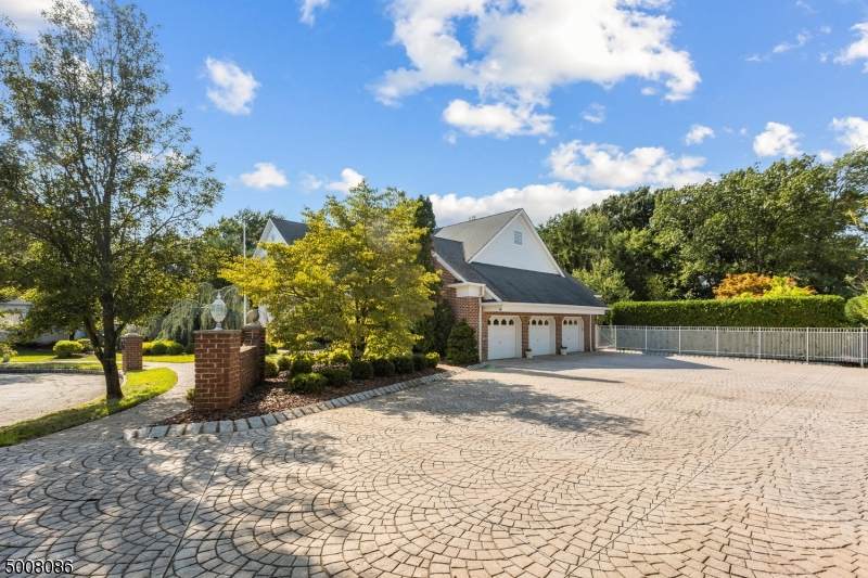 11 Locklin Ct - Photo 1