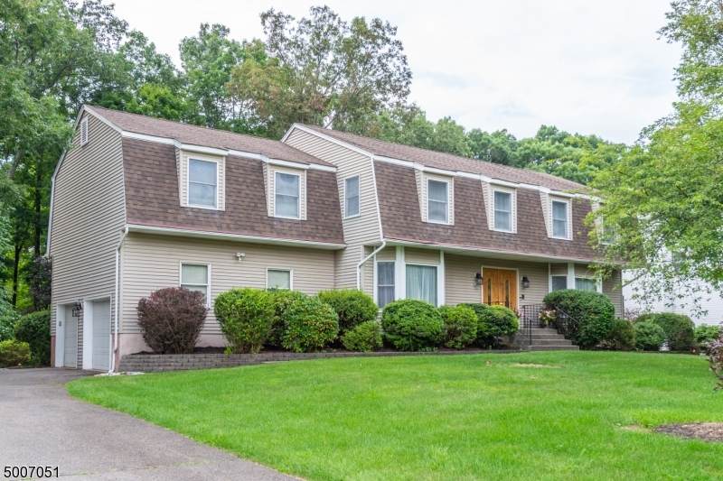 23 Robin Dr - Photo 1