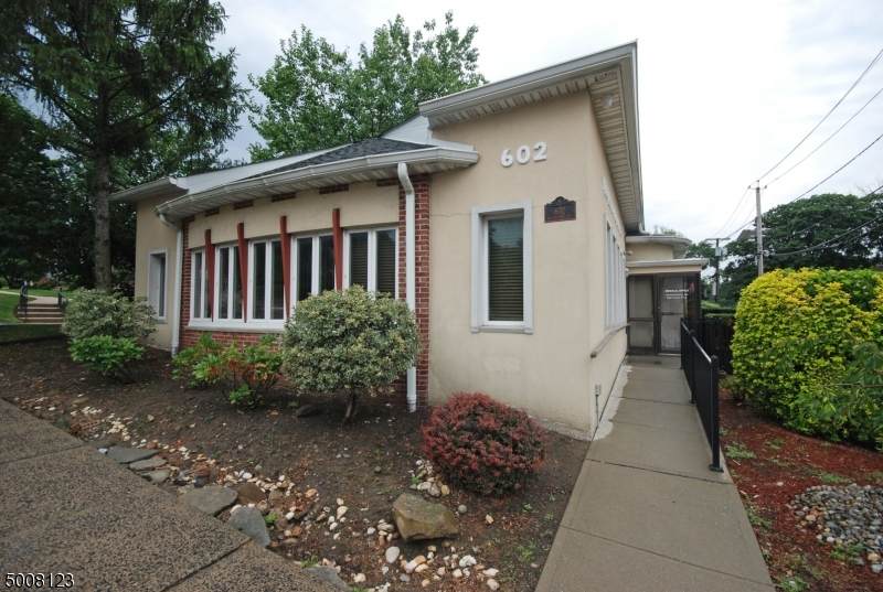 602 Bloomfield Ave - Photo 1
