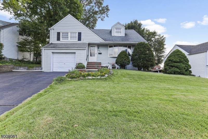 23 N Minnisink Ave - Photo 1