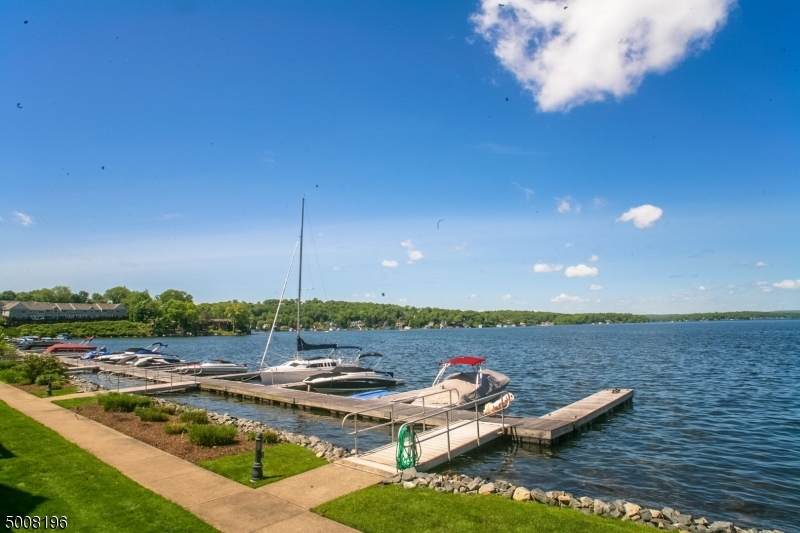 28 Lakeshore Dr - Photo 1