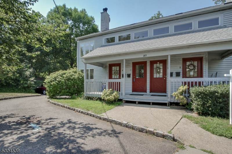 37 Cobb Pl - Photo 1