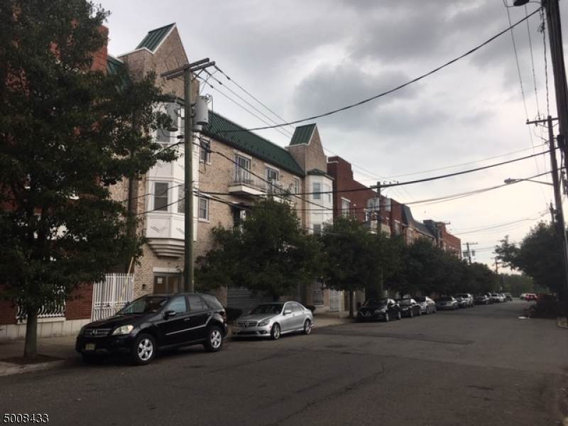 33 Freeman St - Photo 1