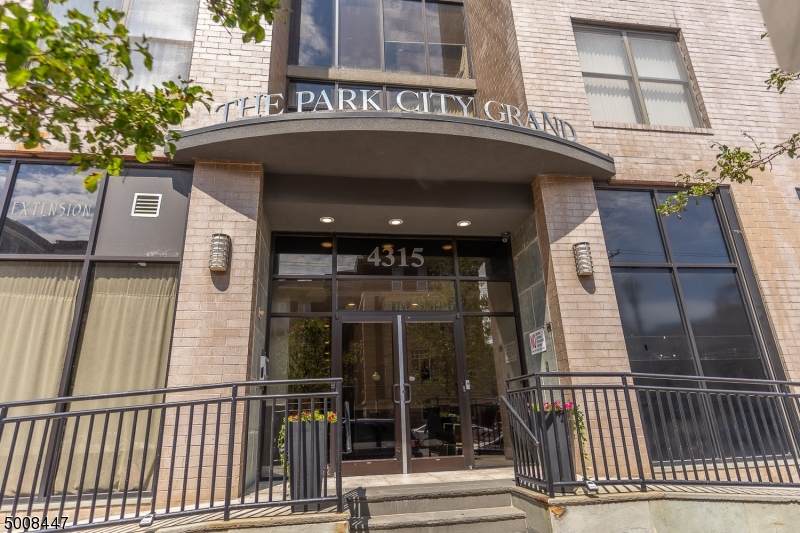 4315 Park Ave - Photo 1