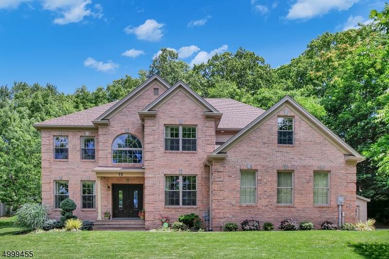 72 Colonial Rd - Photo 1