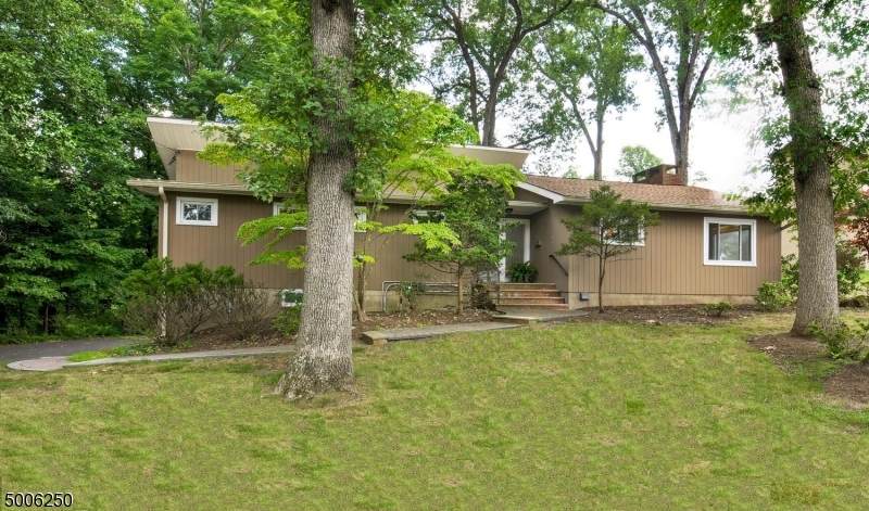 198 Oakwood Dr - Photo 1