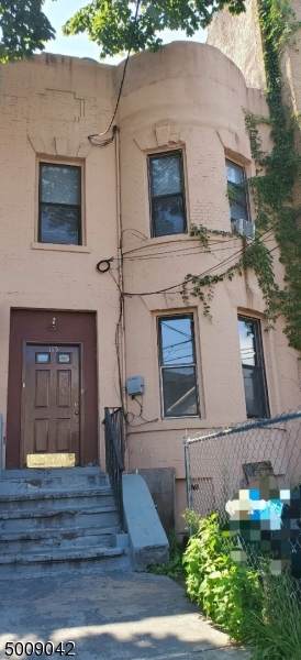115 Bostwick Ave - Photo 1