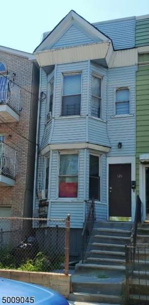 121 Kearney Ave - Photo 1