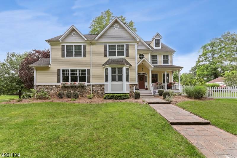 342 John St - Photo 1