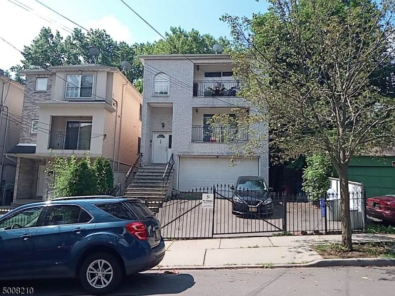 230 W Runyon St - Photo 1