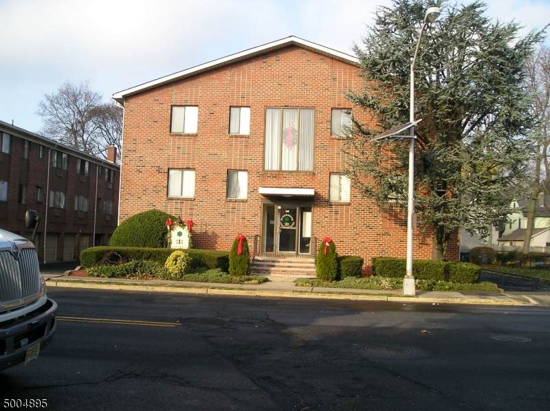 206 Broad St Apt 2A - Photo 1