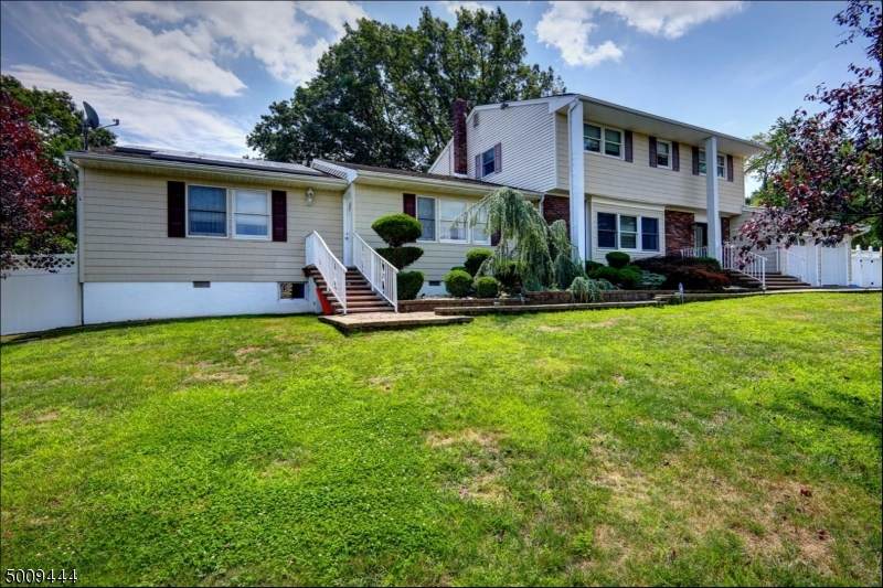 24 Oakwood Dr - Photo 1