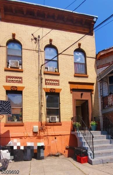 82 Wilkinson Ave - Photo 1