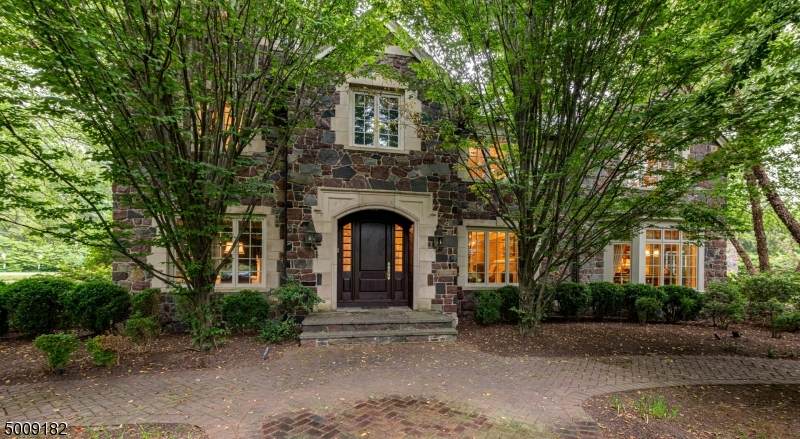 8 Hunting Ct - Photo 1