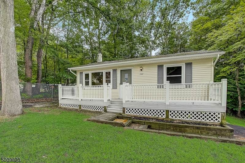 704 Squire Rd - Photo 1
