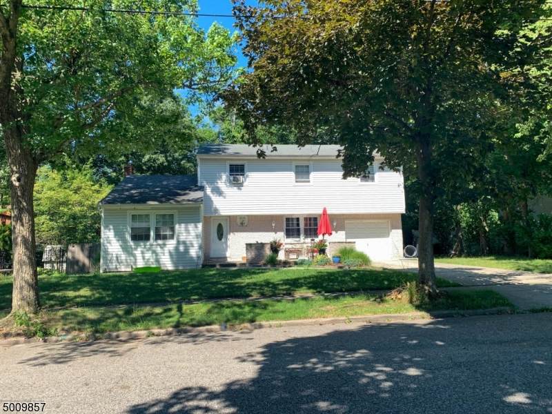 90 Albany Ave - Photo 1