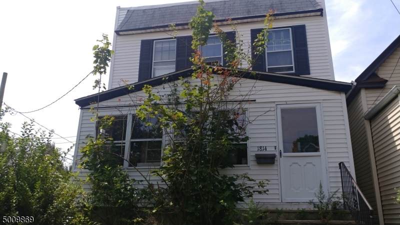 1814 Clinton St - Photo 1