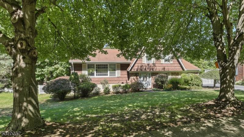 14 Academy Cir - Photo 1