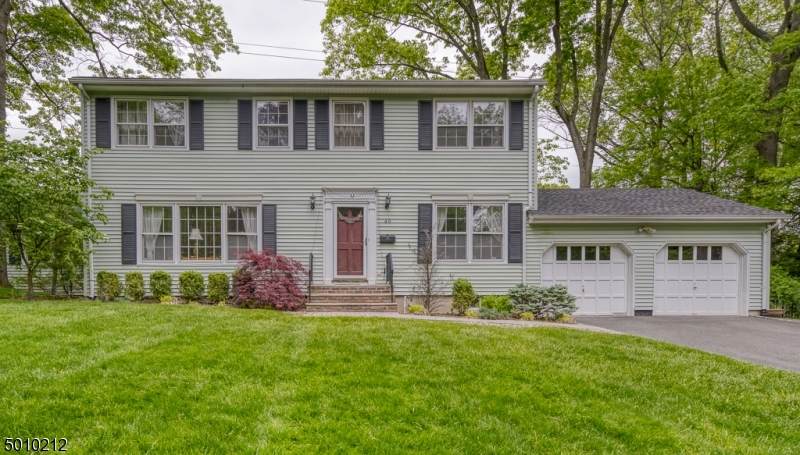 40 Robin Hood Ln - Photo 1