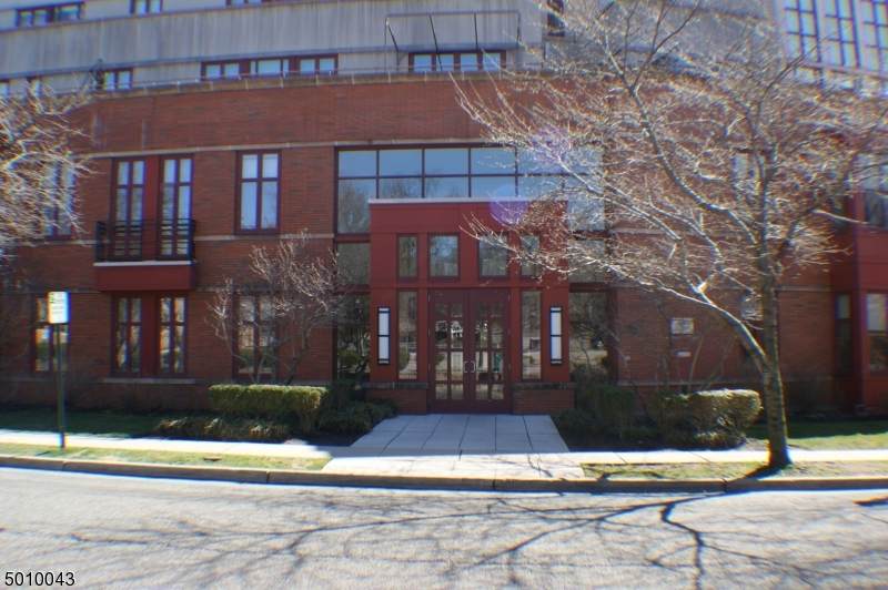 85 Park Ave - Photo 1