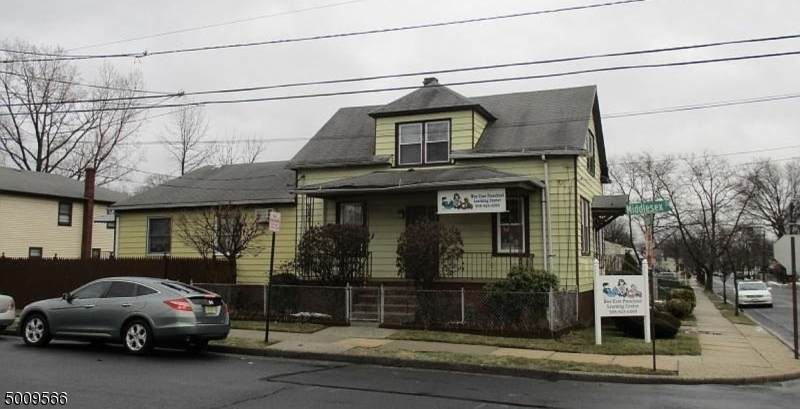 918 Lincoln St - Photo 1