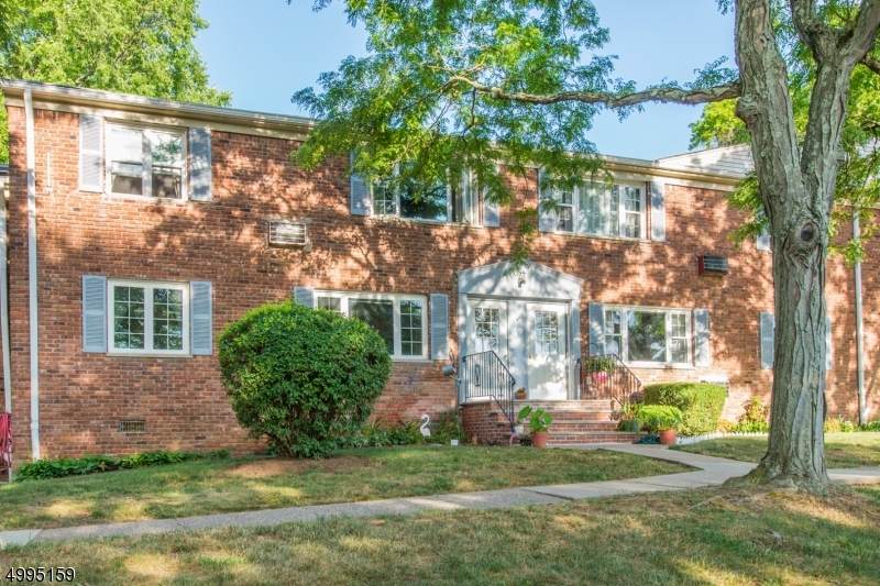 19 Wedgewood Dr - Photo 1