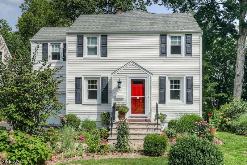 23 Hillside Ave - Photo 1