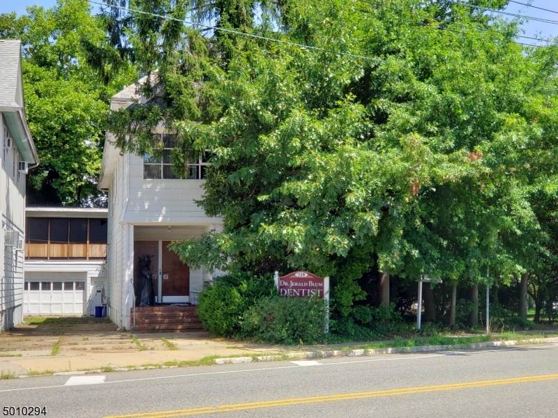 729 Raritan Ave - Photo 1