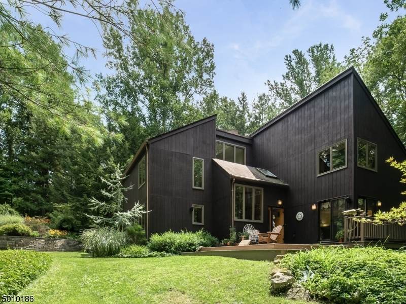 139 South Rd - Photo 1