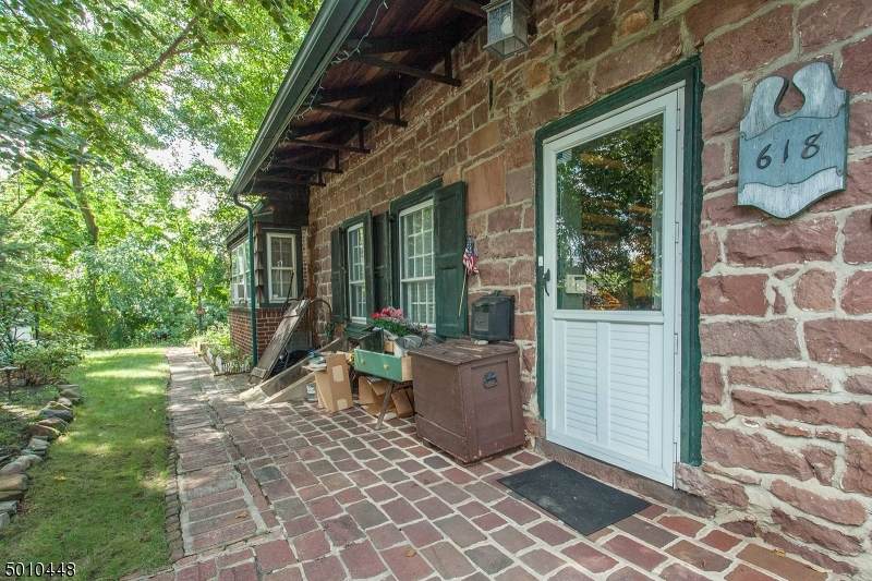 618 River Rd - Photo 1