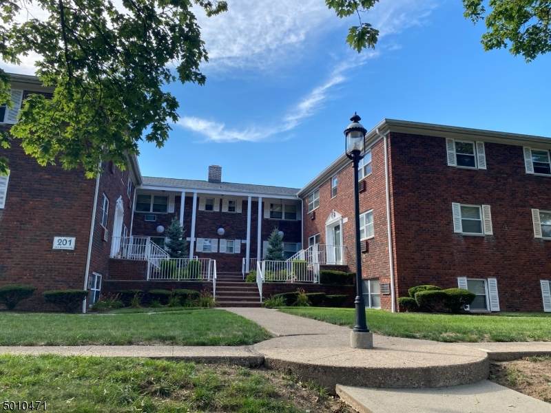 201 N Beverwyck Rd - Photo 1