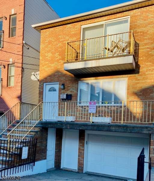 52 Laidlaw Ave - Photo 1